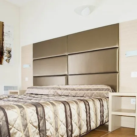 Splendid LʼÎle-Rousse