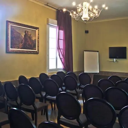 מלון Splendid LʼÎle-Rousse