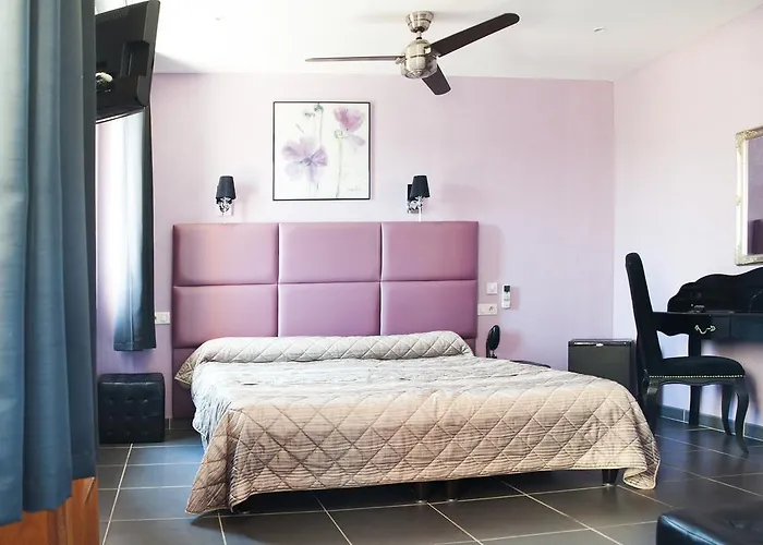 Hotel Splendid LʼÎle-Rousse